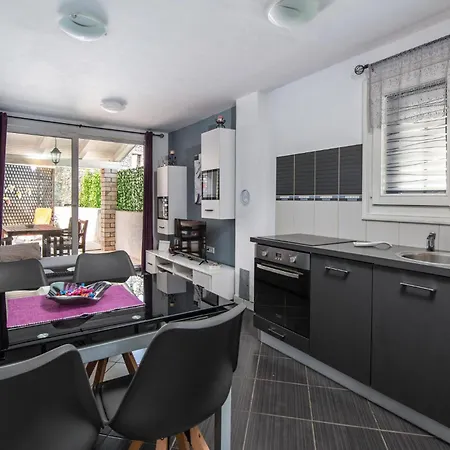 Gorgeous In With Kitchen